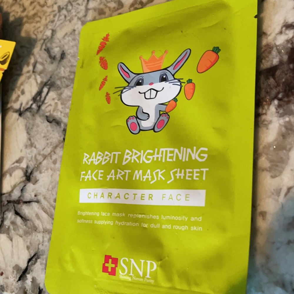 Assorted face masks - Picture 6 of 9